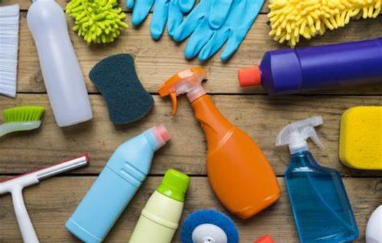 Veja como misturar produtos de limpeza afeta a saúde.